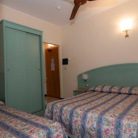אלבניה Hotel Magnolia מראה חיצוני תמונה