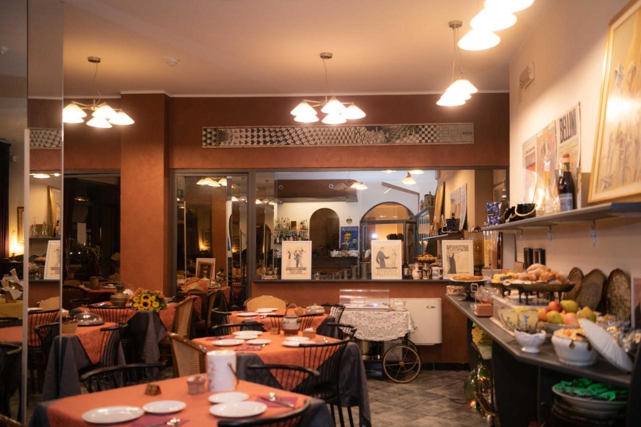 אלבניה Hotel Magnolia מראה חיצוני תמונה