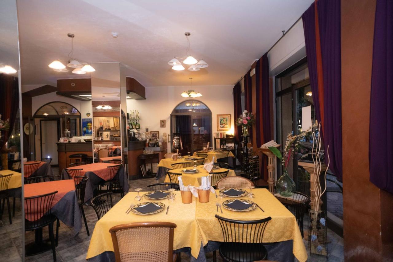 אלבניה Hotel Magnolia מראה חיצוני תמונה