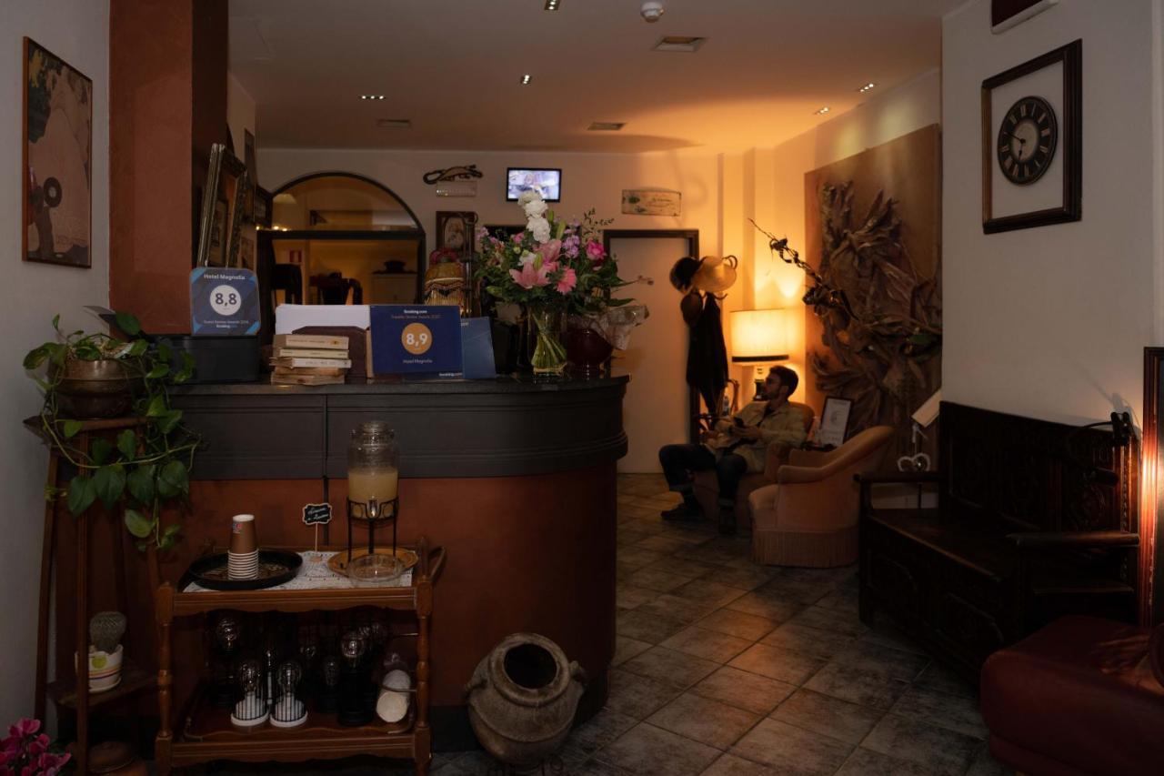 אלבניה Hotel Magnolia מראה חיצוני תמונה