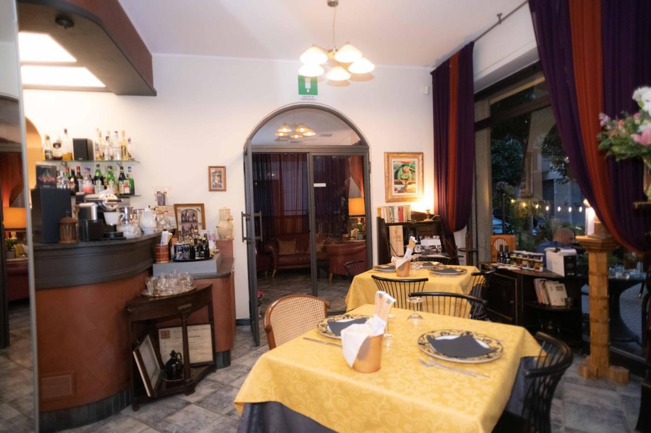 אלבניה Hotel Magnolia מראה חיצוני תמונה