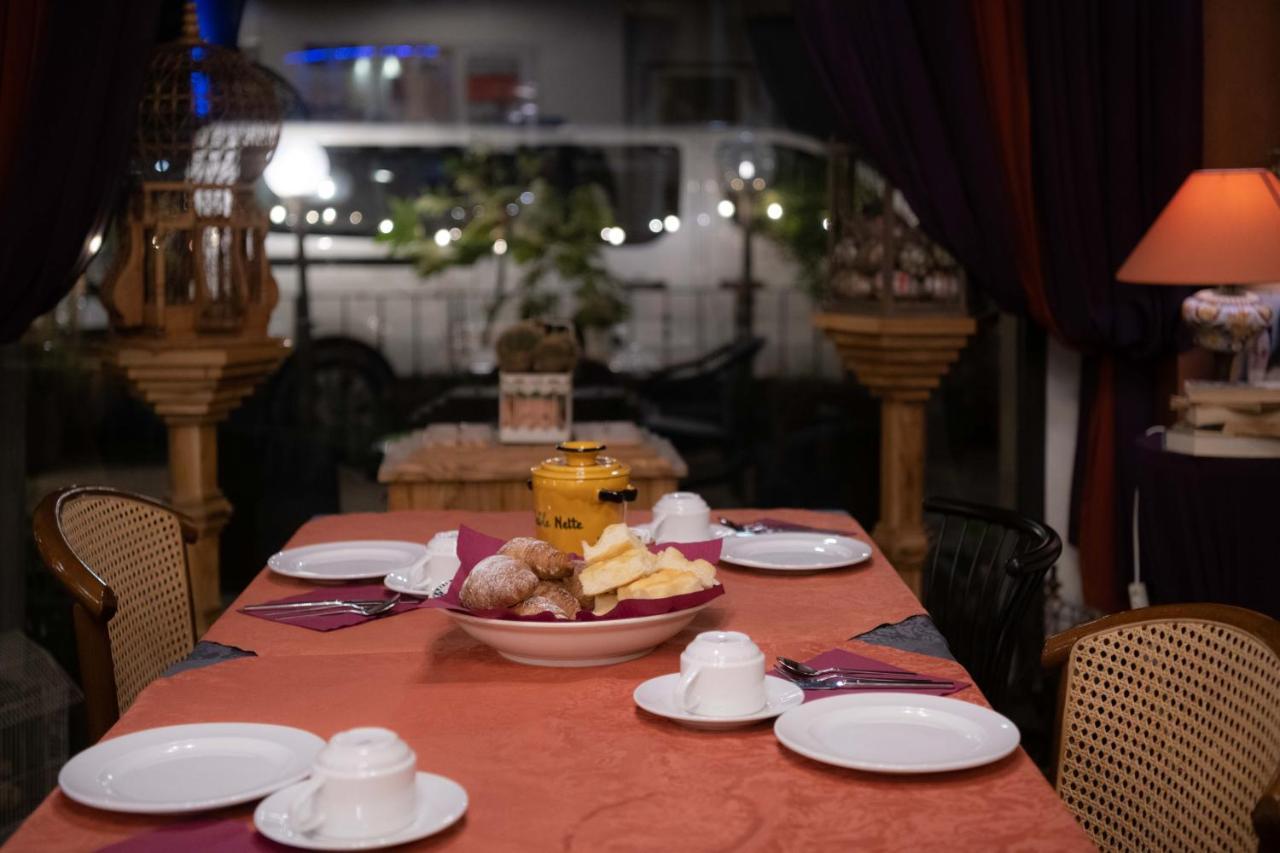 אלבניה Hotel Magnolia מראה חיצוני תמונה