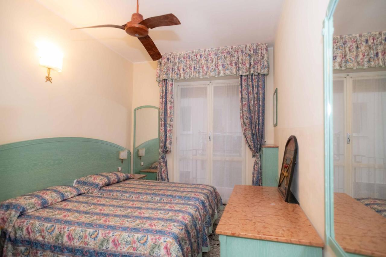 אלבניה Hotel Magnolia מראה חיצוני תמונה