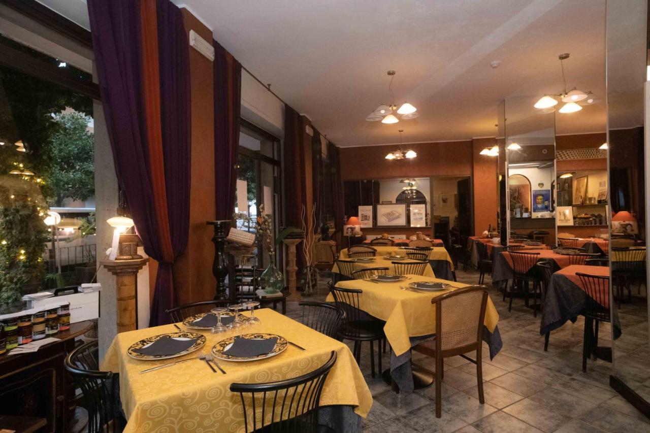 אלבניה Hotel Magnolia מראה חיצוני תמונה