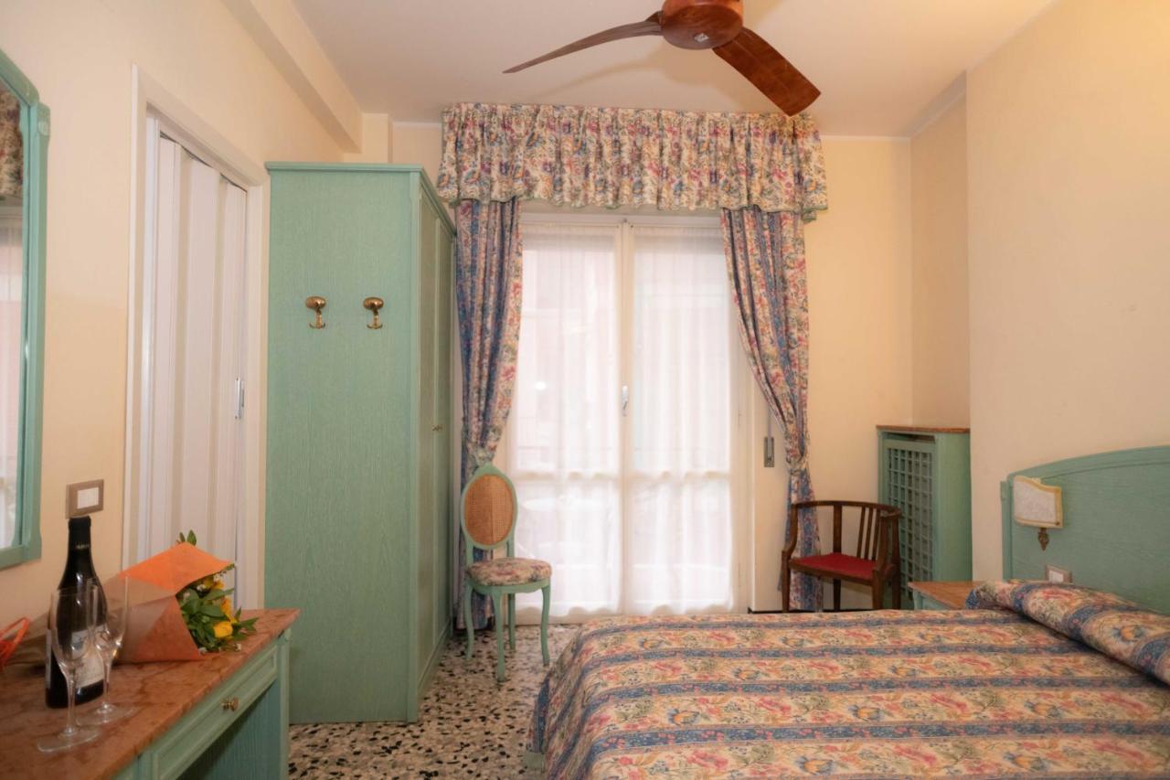 אלבניה Hotel Magnolia מראה חיצוני תמונה