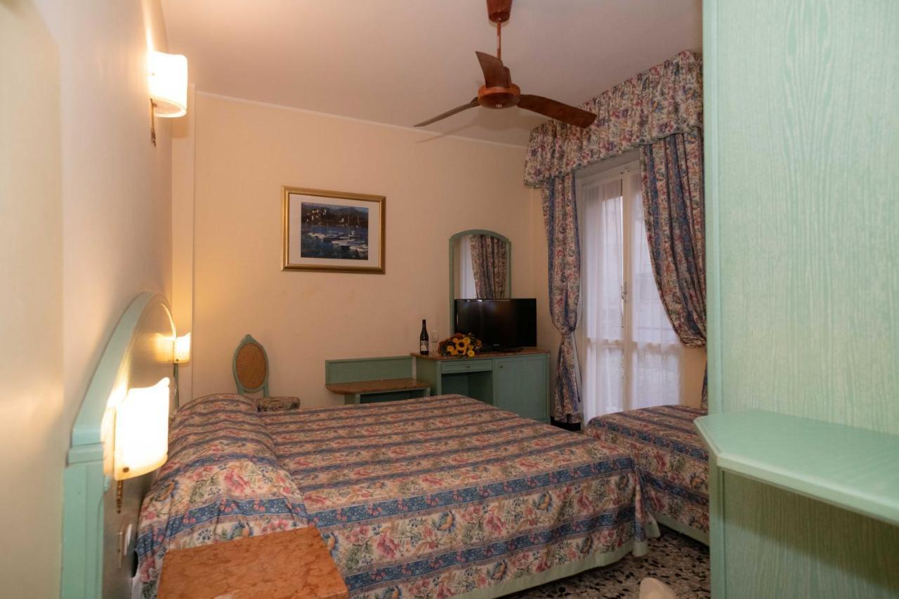 אלבניה Hotel Magnolia מראה חיצוני תמונה