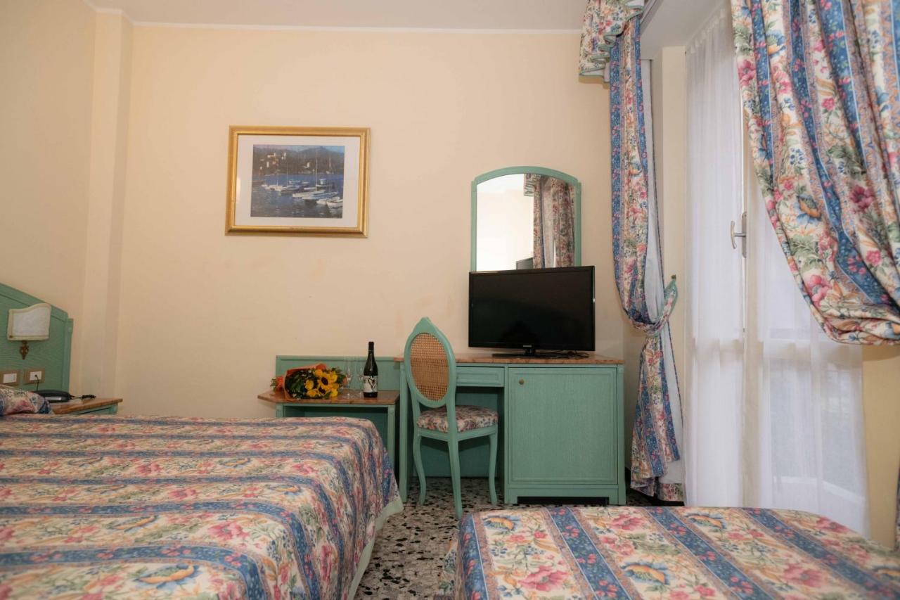 אלבניה Hotel Magnolia מראה חיצוני תמונה