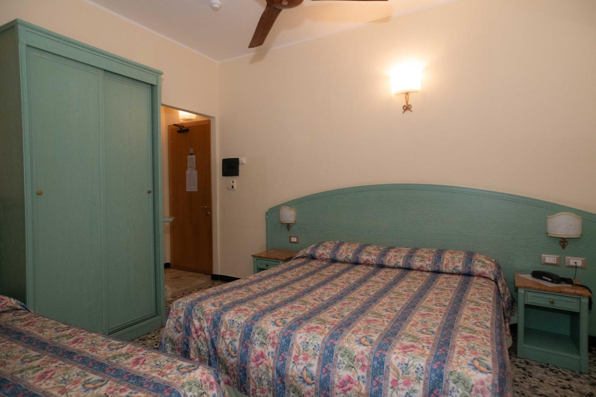 אלבניה Hotel Magnolia מראה חיצוני תמונה
