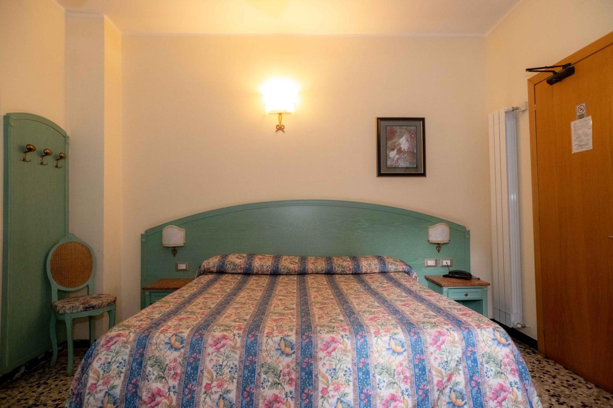 אלבניה Hotel Magnolia מראה חיצוני תמונה