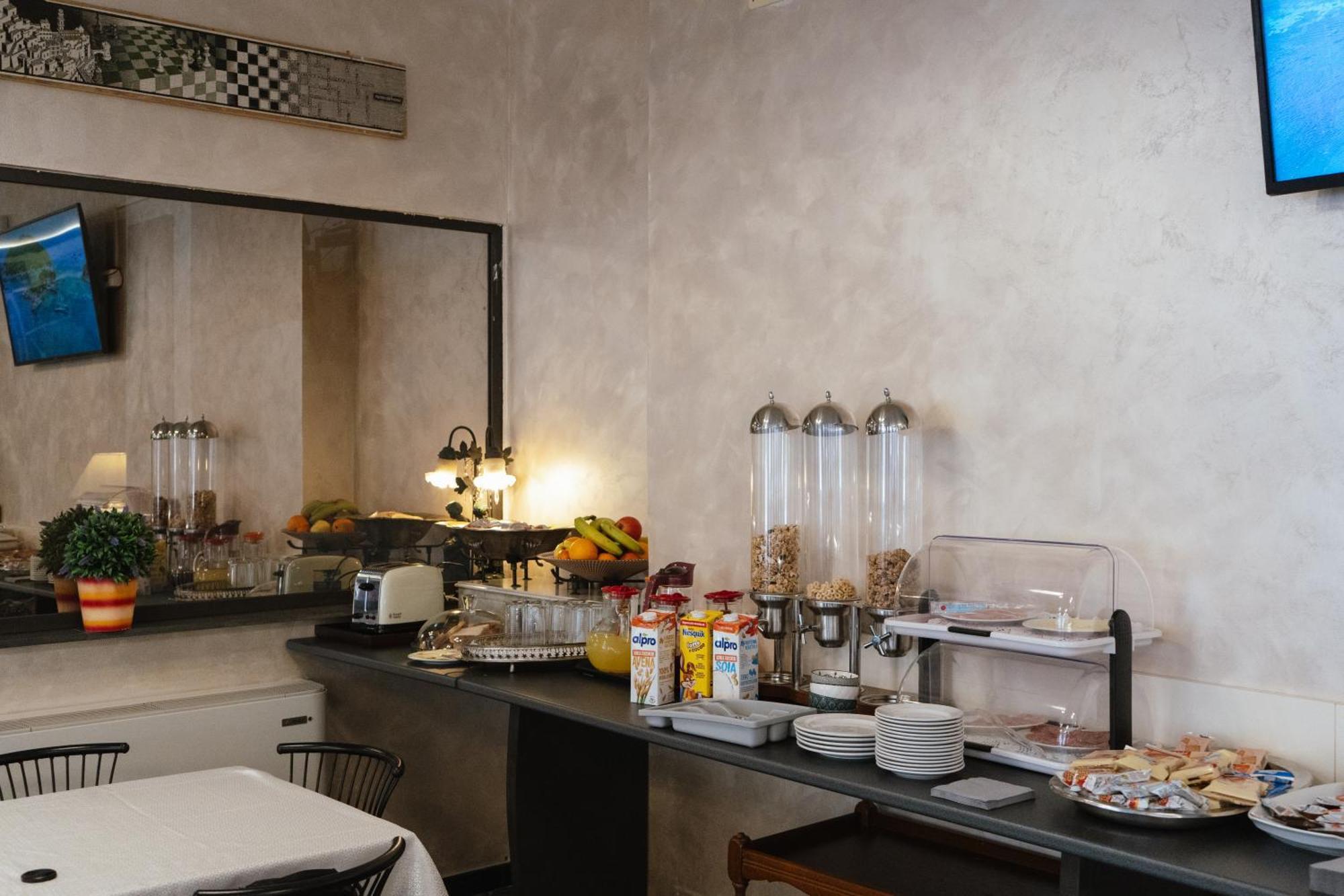 אלבניה Hotel Magnolia מראה חיצוני תמונה