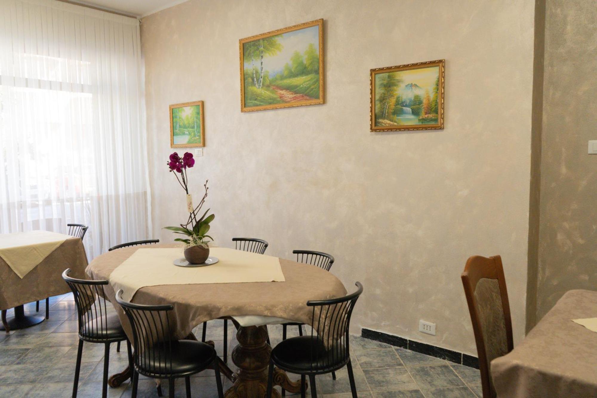 אלבניה Hotel Magnolia מראה חיצוני תמונה