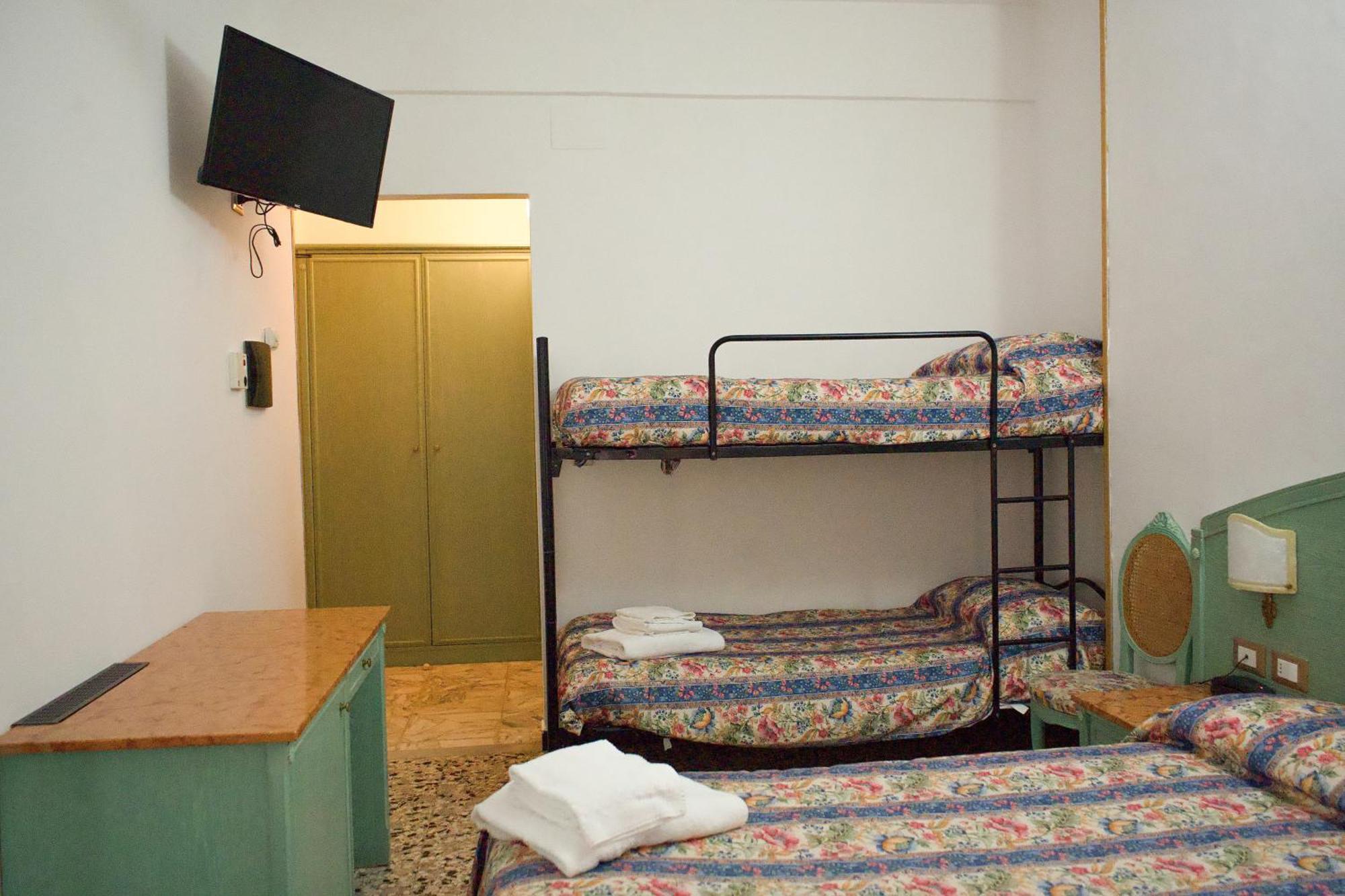 אלבניה Hotel Magnolia מראה חיצוני תמונה